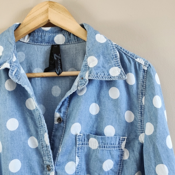 Seven7 Chambray Light Denim Polka Dot Button Top - Picture 2 of 7